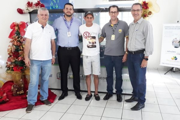 Cliente do Supermercado Copagril de Gua&iacute;ra ganha carro em sorteio