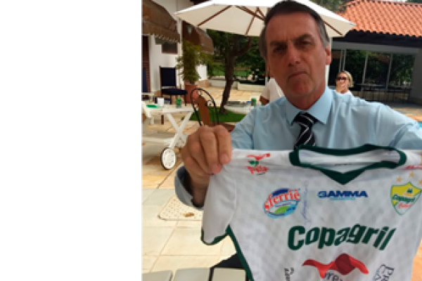 Presidente da Rep&uacute;blica tira foto com camiseta da Copagril Futsal