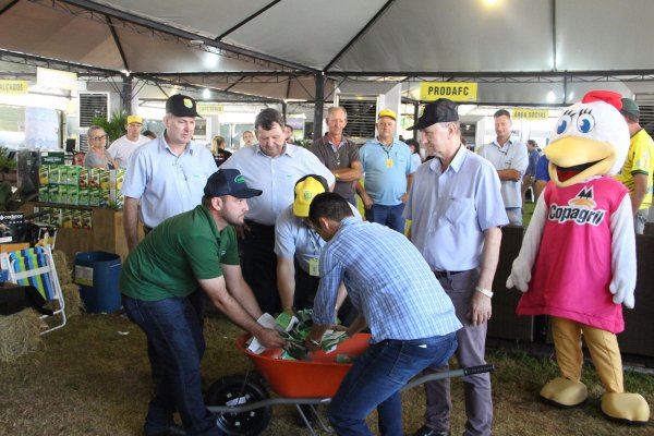 Copagril realiza sorteio da promo&ccedil;&atilde;o Show de Pr&ecirc;mios do Dia de Campo 2019