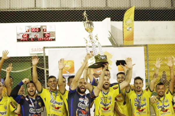 Equipe AACC Copagril &eacute; campe&atilde; invicta da 1&ordf; Copa Paranagu&aacute; de Futsal