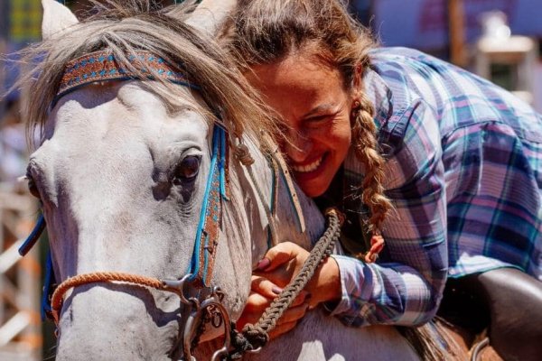 Zootecnista da Copagril bate recorde de pista da Festa do Pe&atilde;o de Colorado