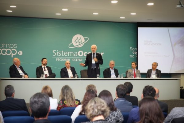 Paran&aacute; cumpre protocolos e recebe aval para antecipar retirada da vacina&ccedil;&atilde;o contra a aftosa