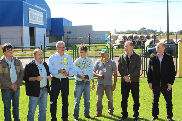Copagril realiza plantio de mudas e enfatiza import&acirc;ncia de conservar o meio ambiente