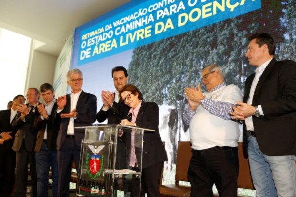 Minist&eacute;rio da Agricultura autoriza suspens&atilde;o da vacina contra aftosa no Paran&aacute;