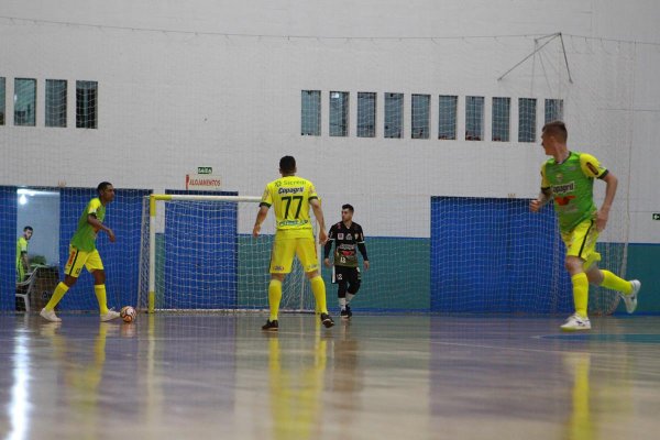 Copagril mant&eacute;m foco no treinamento para jogos da semifinal da Liga Futsal Paran&aacute;