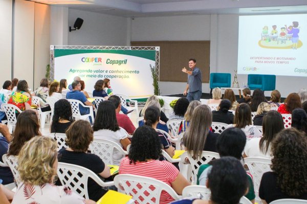 Conhecimento e magia marcam evento anual de encerramento do Cooperjovem na Copagril