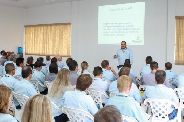 Inclus&atilde;o social &eacute; tema de palestra na Copagril