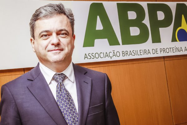 Novo presidente da ABPA fala sobre o cen&aacute;rio atual para produ&ccedil;&atilde;o de prote&iacute;na animal