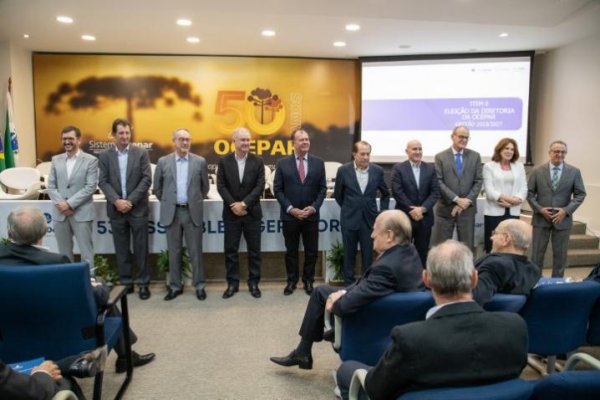 Ocepar reelege Jos&eacute; Roberto Ricken e novos diretores