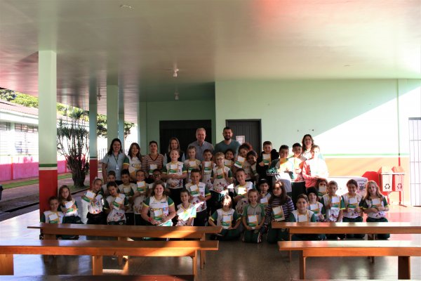 Copagril conclui entrega de materiais do Programa Cooperjovem em 21 escolas
