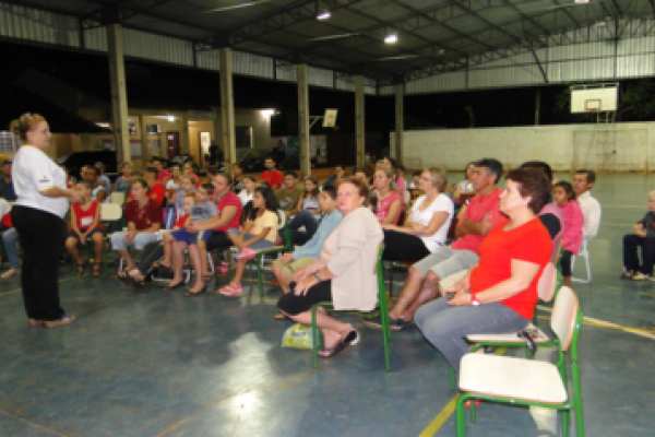 Palestra sobre coopera&ccedil;&atilde;o &eacute; realizada na Escola Municipal 25 de Julho                            