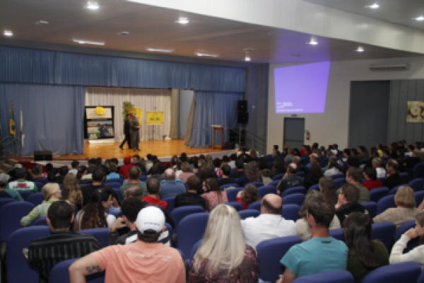 Seis pe&ccedil;as teatrais s&atilde;o apresentadas na primeira fase da Maratona Cultural da ACJC                  