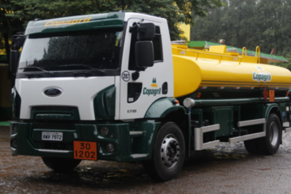Copagril adquire novo caminh&atilde;o para transporte de combust&iacute;vel                              