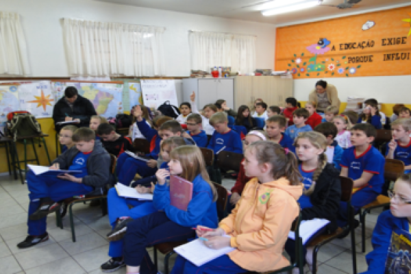 Alunos do Cooperjovem de Quatro Pontes recebem palestra