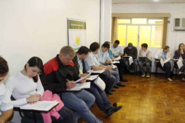 Funcion&aacute;rios recebem treinamento sobre interpreta&ccedil;&atilde;o de normas de qualidade