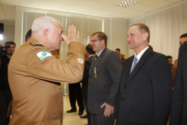 Diretor-presidente da Copagril recebe &ldquo;Medalha M&eacute;rito da Fronteira&rdquo;