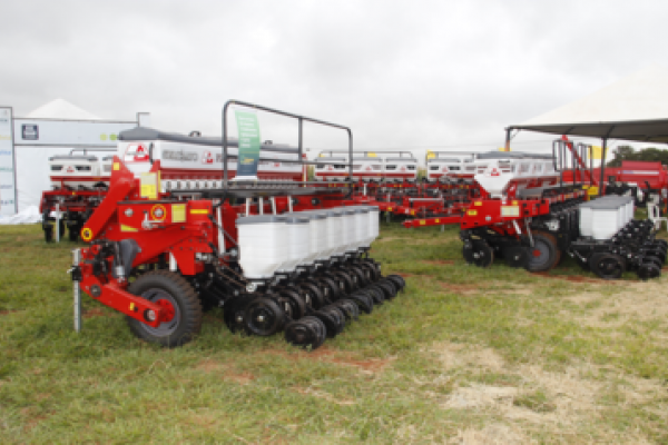 Tecnologia em m&aacute;quinas e implementos ser&aacute; apresentada no Dia de Campo 2014