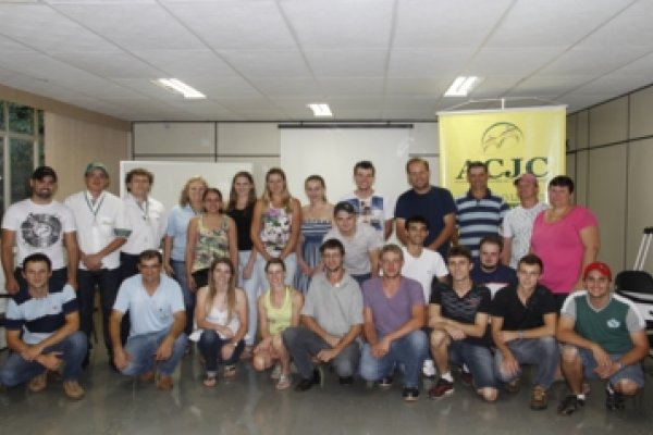 Jovens: trabalho da Copagril &eacute; modelo para outras cooperativas