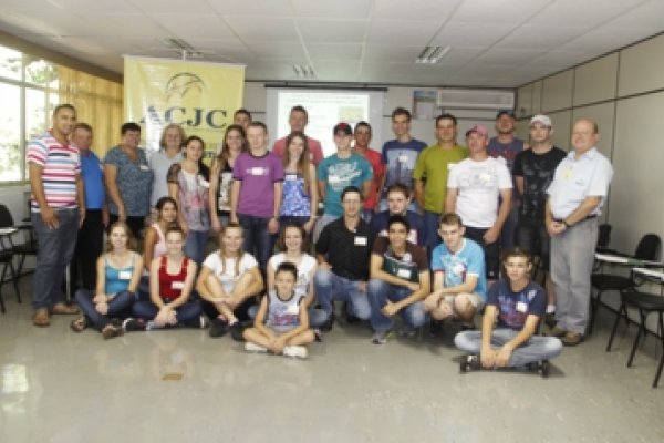 Lideran&ccedil;as da ACJC passam por treinamento 
