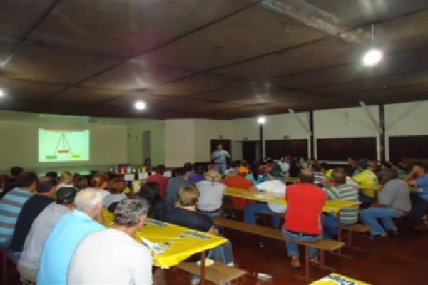 Palestra para produtores de leite, em Iguipor&atilde;, aborda controle de doen&ccedil;as bovinas  