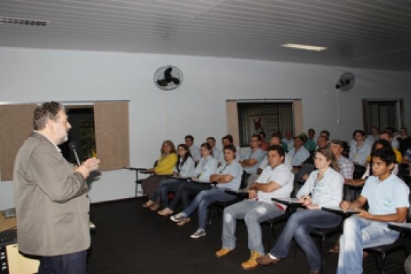 Funcion&aacute;rios da Copagril recebem palestra de conscientiza&ccedil;&atilde;o sobre alcoolismo e drogas