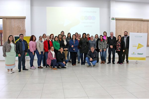 Iniciado programa de capacita&ccedil;&atilde;o de professores que atuar&atilde;o no Cooperjovem 2023