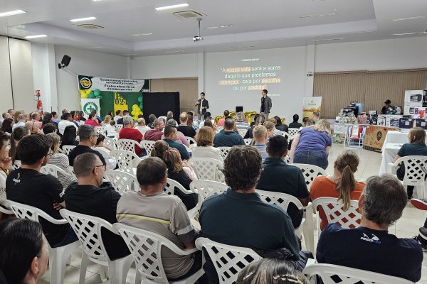 Apresenta&ccedil;&atilde;o dos Mentalistas marca encerramento da Sipat Copagril 2024