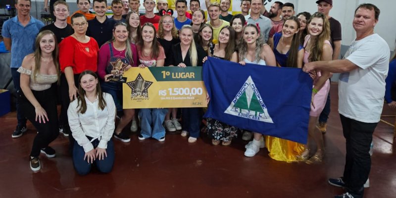 Jovens cooperativistas brilham na Noite de Talentos da ACJC