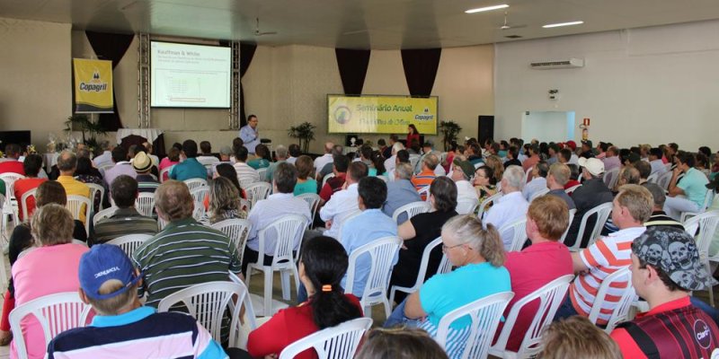Copagril premia associados em Semin&aacute;rio Anual de Produtores de Aves