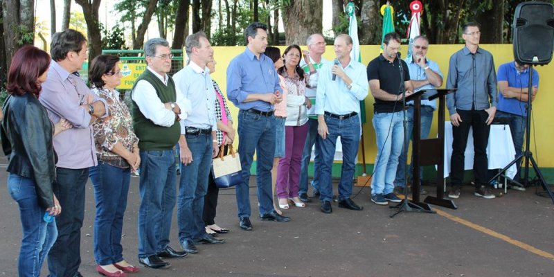 Ato oficial marca entrega de obra da Rua 9 de Agosto