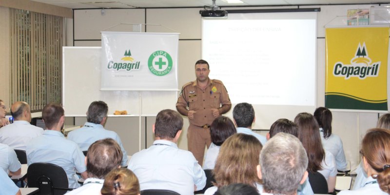 Palestra na Copagril enfoca conscientiza&ccedil;&atilde;o no tr&acirc;nsito
