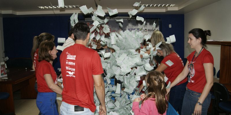 Duas clientes da Copagril ganham vales-compras de R$ 1.000