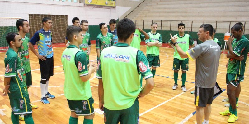 Copagril Futsal tem jogo-treino em casa hoje contra Cascavel