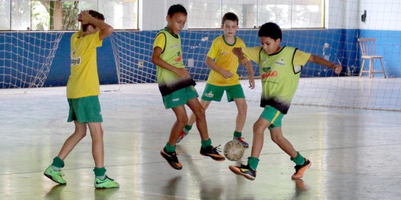 Iniciados treinamentos da Escolinha de Futsal da AACC