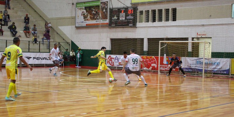 Equipe Copagril Futsal vence Toledo por 2x1 no Gin&aacute;sio Ney Braga