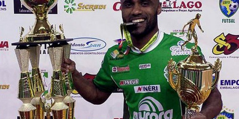 Cris �Neg&atilde;o� do Xaxim &eacute; o novo contratado da equipe Copagril Futsal
