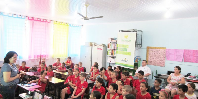 Copagril inicia rodada de palestras nas escolas parceiras do Cooperjovem