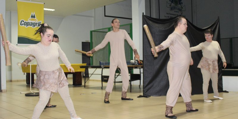 Alunos da Apae realizam apresenta&ccedil;&atilde;o para funcion&aacute;rios da Copagril