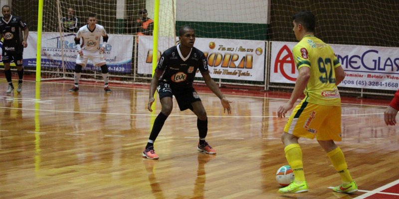 Copagril sofre derrota contra Guarapuava no Ney Braga