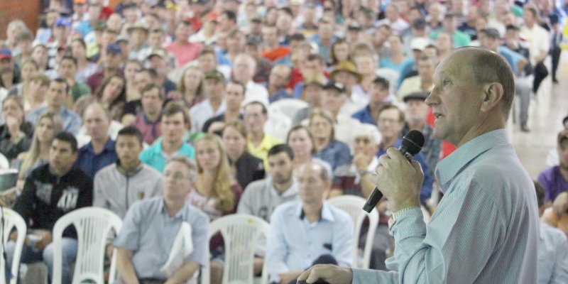 Copagril realiza semin&aacute;rio e premia produtores com melhores resultados na suinocultura