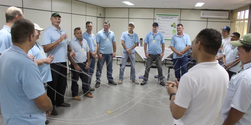 Motoristas recebem curso de seguran&ccedil;a no tr&acirc;nsito para caminh&otilde;es