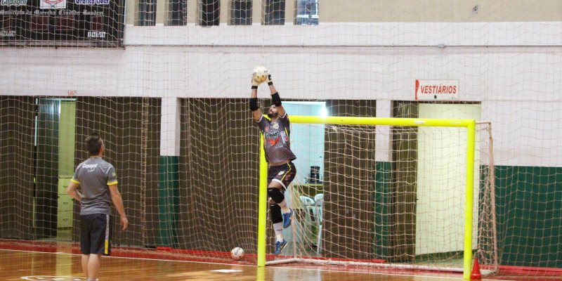Duelo decisivo para as quartas de final da LNF acontece no pr&oacute;ximo s&aacute;bado no Ney Braga