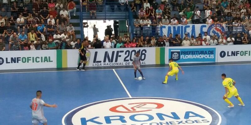 Copagril vence Floripa e est&aacute; a um empate da semifinal da Liga