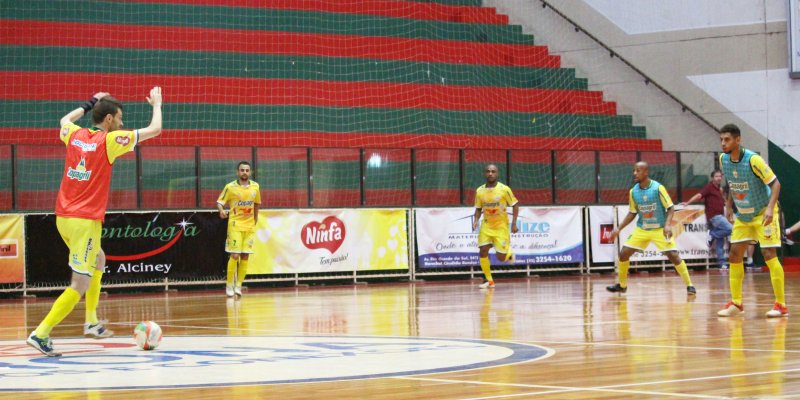 Copagril enfrenta o Caramuru hoje pelas quartas de final do Paranaense