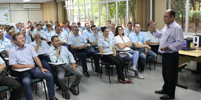 Novembro Azul: funcion&aacute;rios da Copagril assistem a palestra sobre c&acirc;ncer