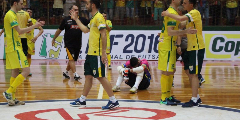 Copagril perde nos p&ecirc;naltis e &eacute; eliminada da Liga Nacional