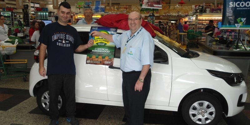 Cliente do Supermercado Copagril de Gua&iacute;ra &eacute; contemplado com um carro
