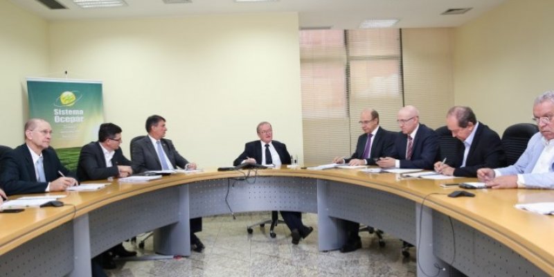 Diretores da Ocepar participam de reuni&atilde;o antes da Assembleia Geral