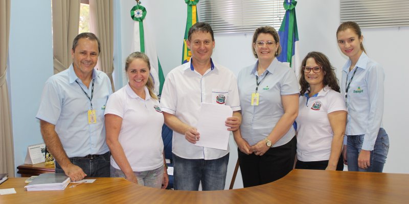 Copagril e prefeituras renovam parceria do Programa Cooperjovem