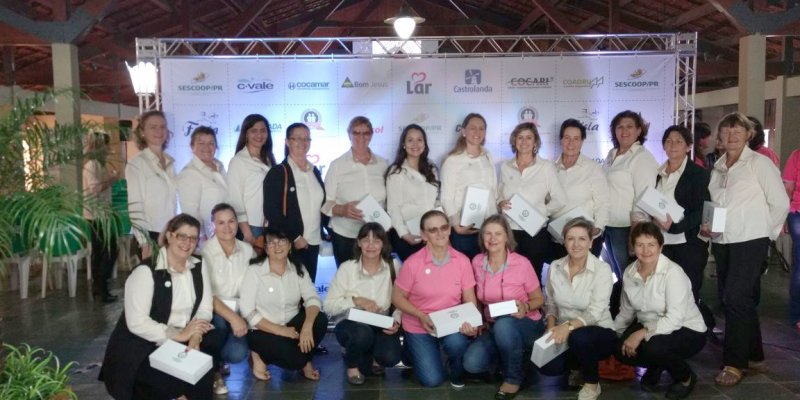 Comitiva representa Copagril no Encontro Estadual de Lideran&ccedil;as Femininas em Maring&aacute;